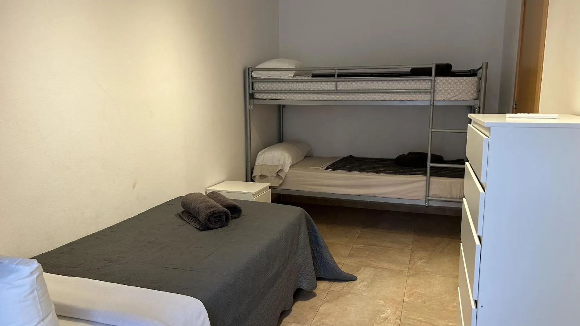 Apartamentos Torre Figueres Sant Boi de Llobregat 0*,