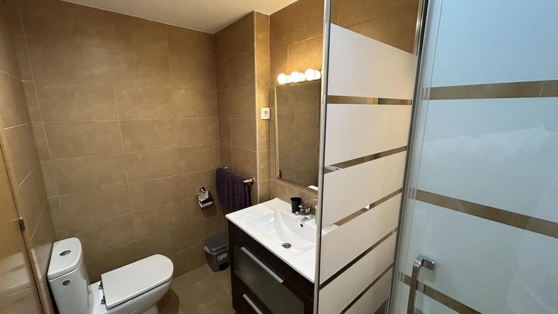 Apartamentos Torre Figueres Sant Boi de Llobregat 0*,